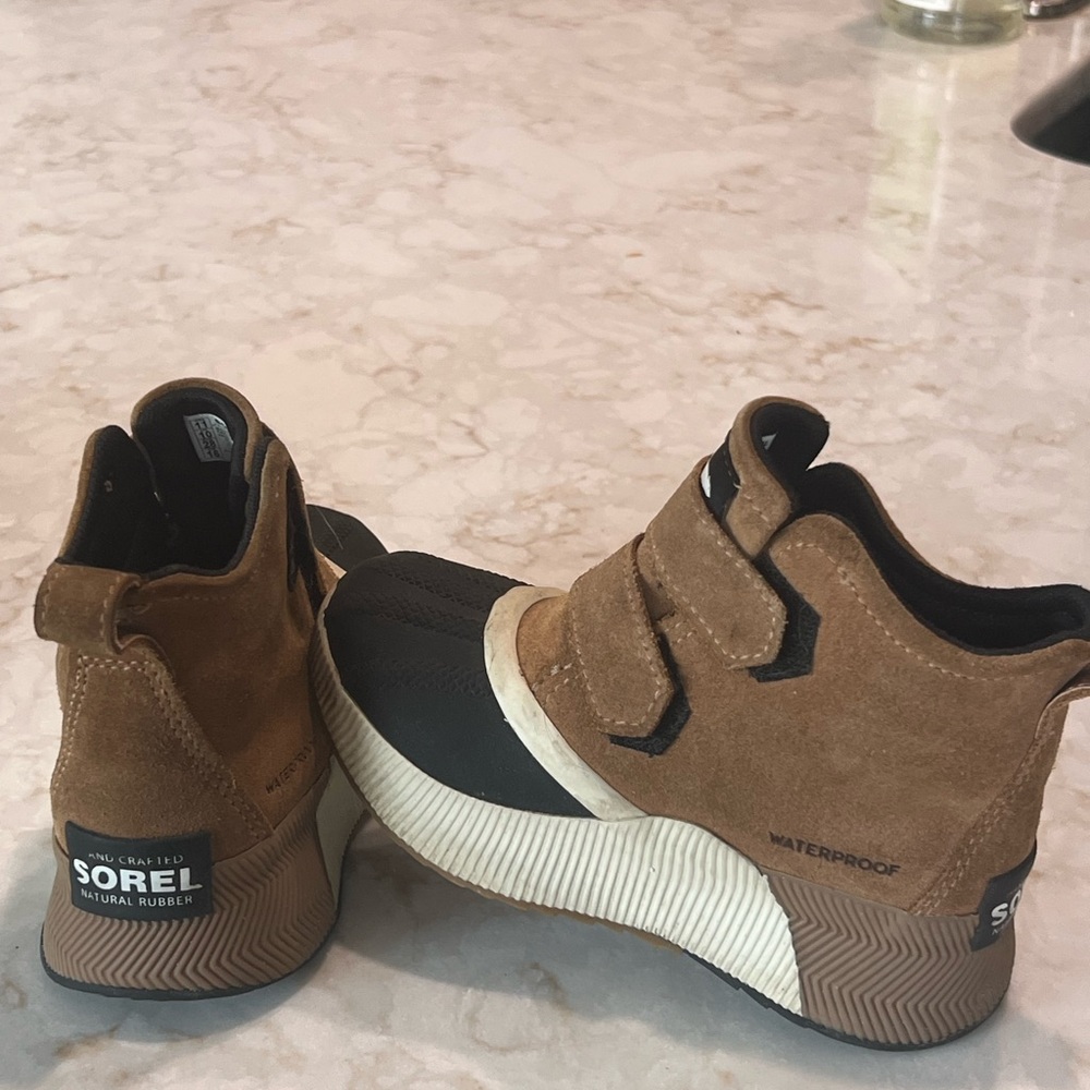 Sorel kids size 11 boot